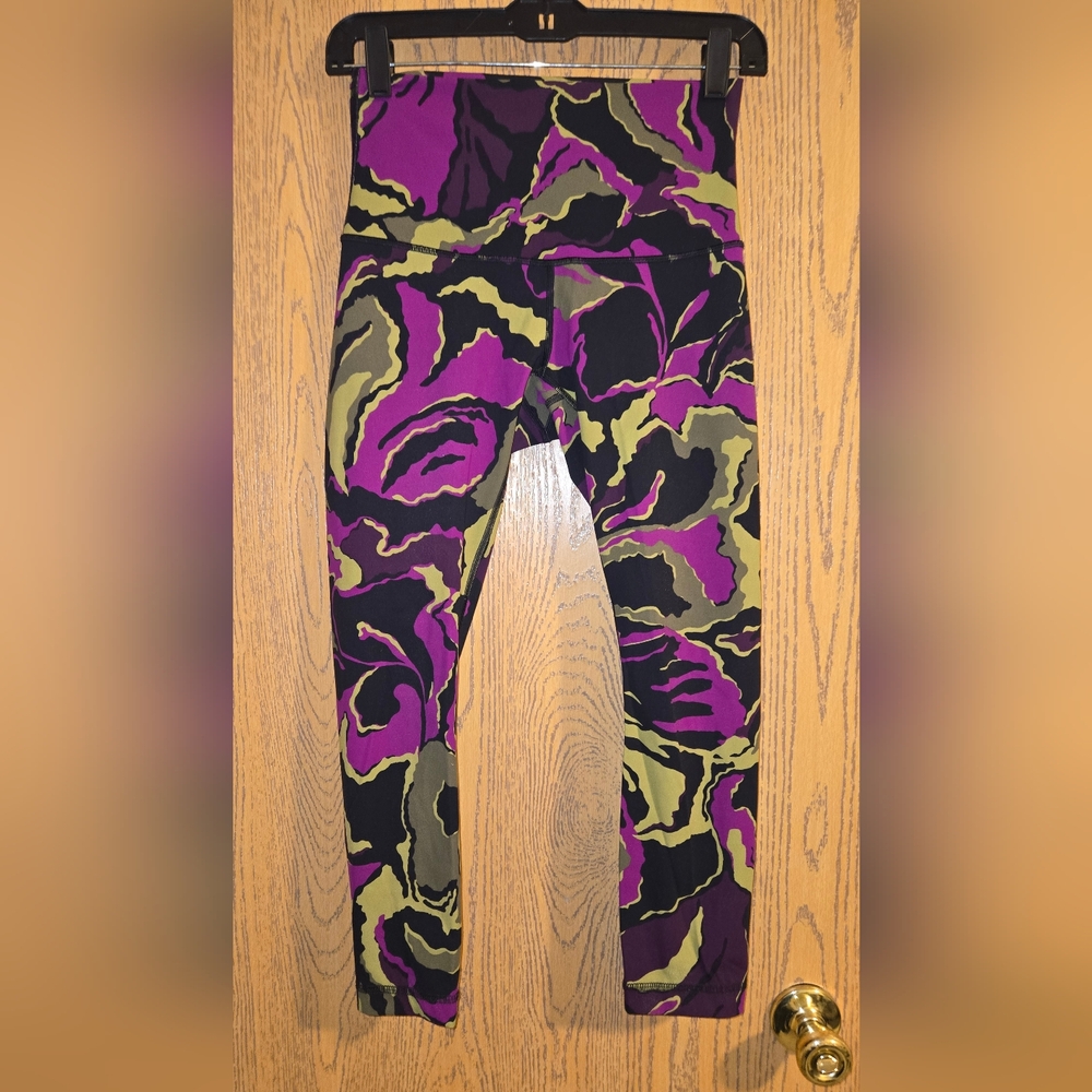 Lululemon Wunder Under Leggings - Size 6
